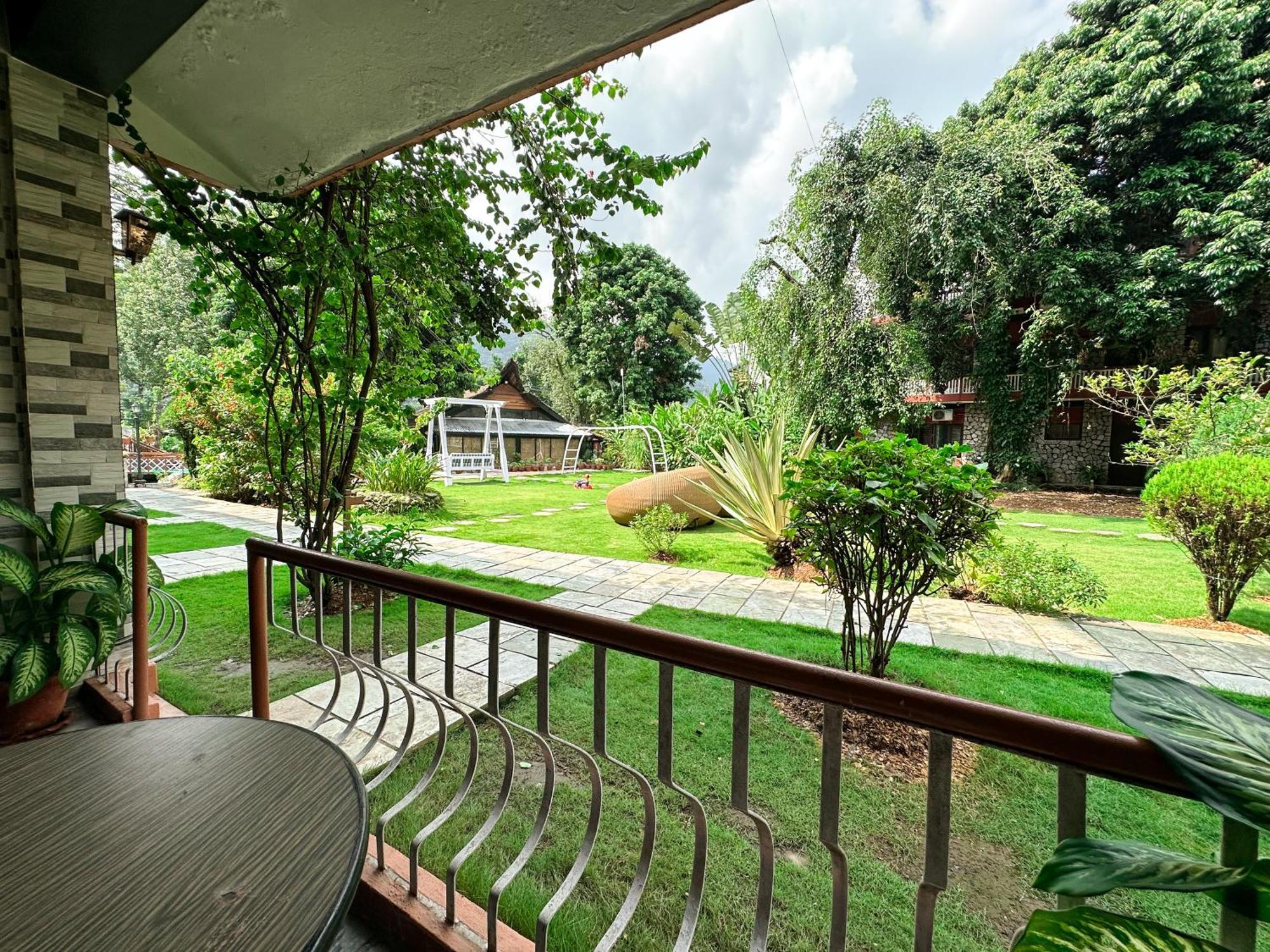Lake View Resort Pokhara Kültér fotó