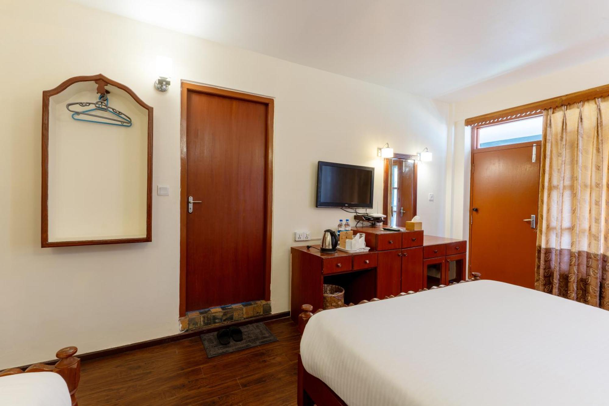 Lake View Resort Pokhara Kültér fotó